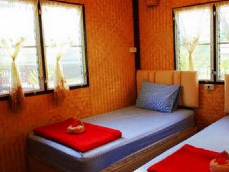 Noble Night Guesthouse Kanchanaburi Exterior foto