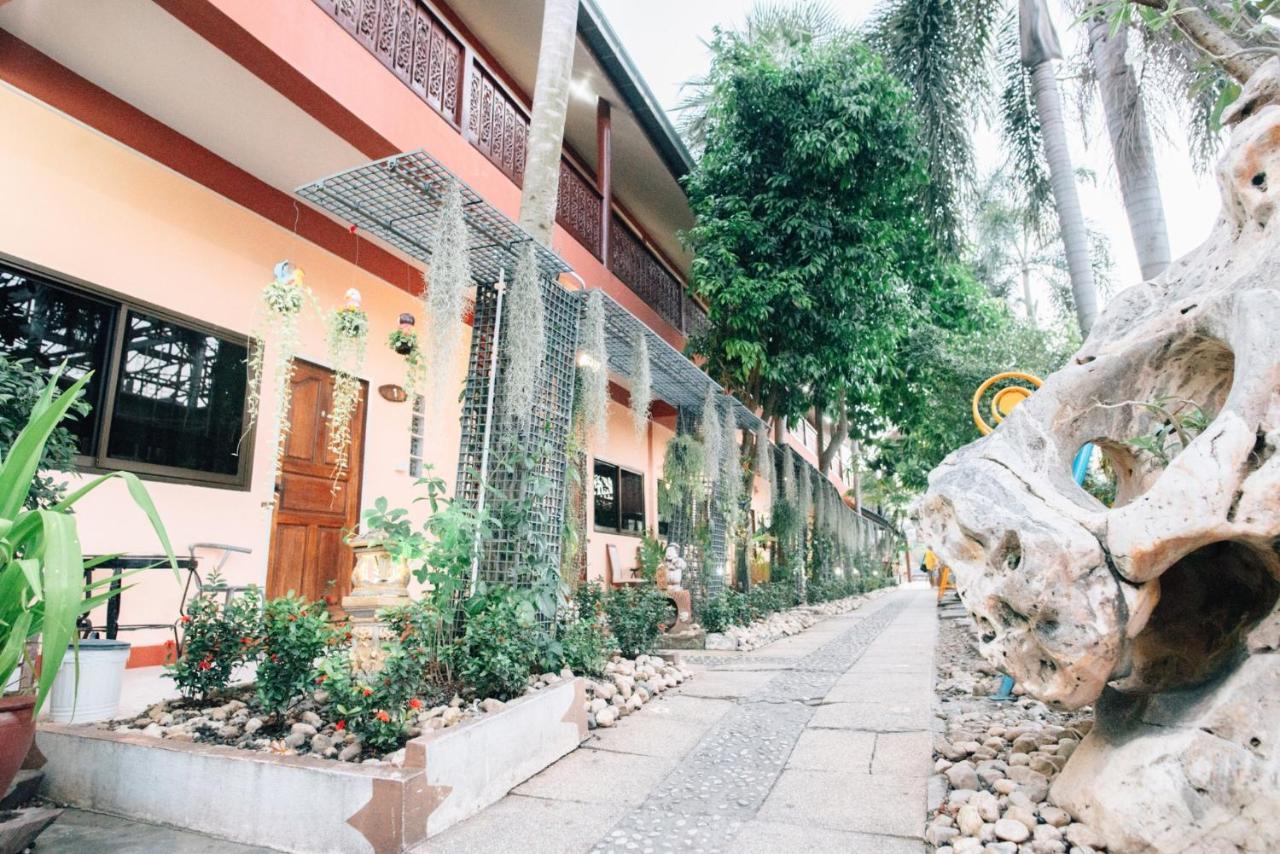 Noble Night Guesthouse Kanchanaburi Exterior foto